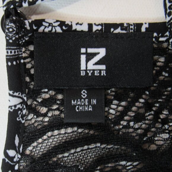 IZ Byer Women Sleeveless Top Blouse With Lace & Split Sides Keyhole Back Size S - Picture 5 of 9